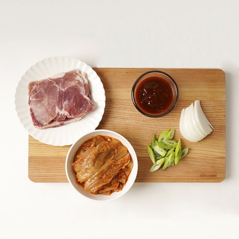 주식회사 더프레시에프앤비,[픽맛집] 한돈 묵은지 돼지고기 김치찜 밀키트 630g